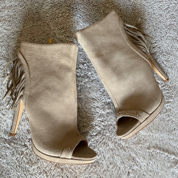 COLIN STUART BEIGE GENUINE LEATHER STILETTO BOOTIE - Picture 1 of 5